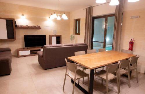 Sannat House | 565 m² House ∙ 7 bedrooms ∙ 19 guests