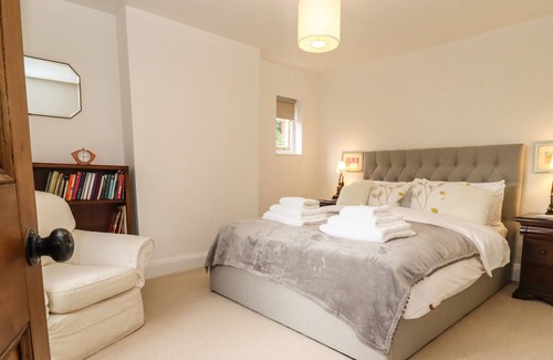 Ozleworth Cottage | 57 BRADLEY STREET, romantic, with open fire in Wotton-Under-Edge