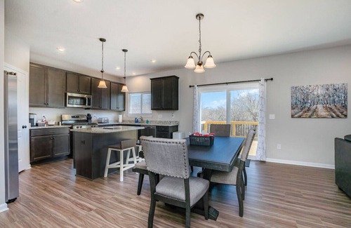Morrow House | 5738 Azra Court · Cheerful 5 bedroom on azra with a pool and real