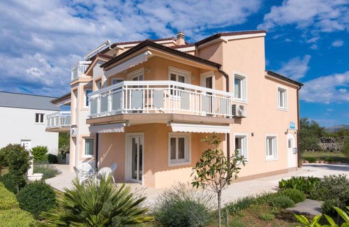 Okrug Gornji Apartment | 58 m² Apartment ∙ 2 bedrooms ∙ 5 guests