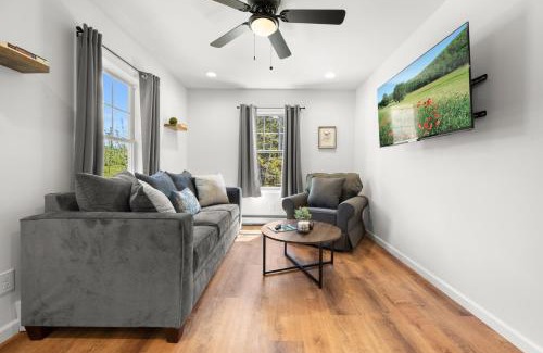 Bernard House | 5a Huckleberry Lane