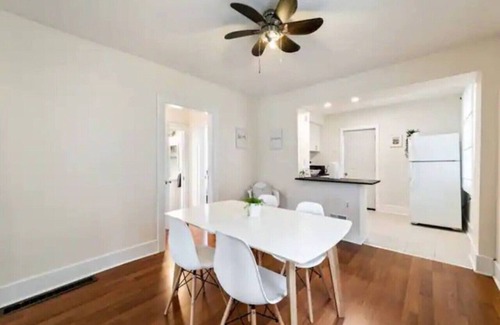 Walkerville House | 5bd/2Ba Walkerville Suite - mins to DT, WIFI
