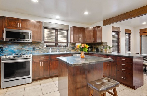 Santa Fe House | 5bd, 3.5bath home - family & pet friendly,11 min to downtown area, fireplaces