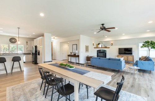 Windsor House | 5bd/4ba w/Poolside Guest House - near Healdsburg