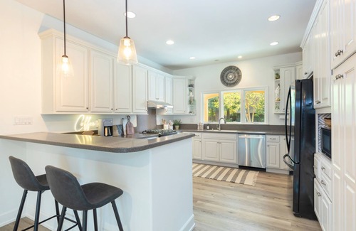 Windsor House | 5bd/4ba w/Poolside Guest House - near Healdsburg