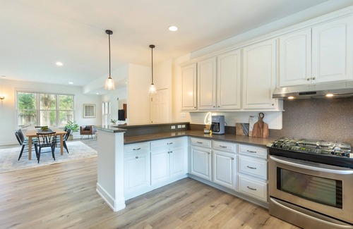 Windsor House | 5bd/4ba w/Poolside Guest House - near Healdsburg