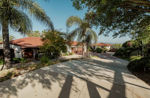 Fallbrook House | 5bd/7beds/4bth/Pickleball/Pool/Spa