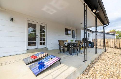 Thornton House | 5BD - Game Room - Backyard & BBQ - 20 Mins to DEN