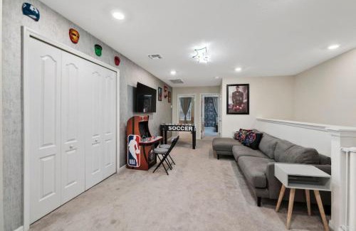 Loughman House | 5BD Sleeps 14 Mickey Home with Pool and BBQ