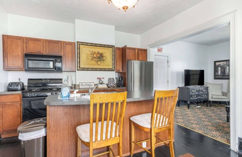 Michigan City House | 5Bed, Sleeps 16, Close to the Beach, Downtown