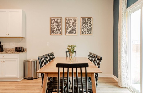 Wilmington House | 5BR/3B, Sleeps 13, Pets+, Garage - Blue