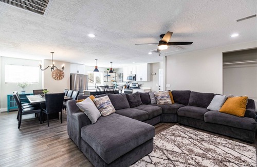 Granite House | 5br/3ba/2 kitchen Home + Private Pool & Hottub Just 8 Miles From Snowbird & Alta