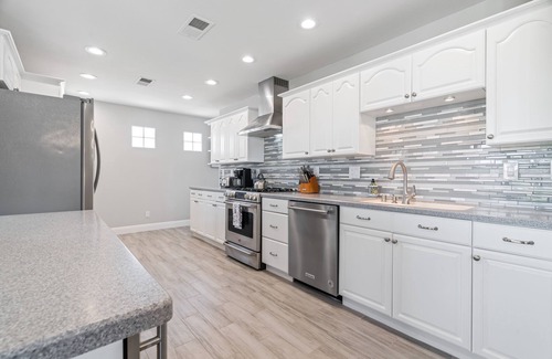 Highland Hills House | ❤ 5BR/3BA Modern Cozy Farmhouse, Spacious Backyard w/Pool + Fire Pit