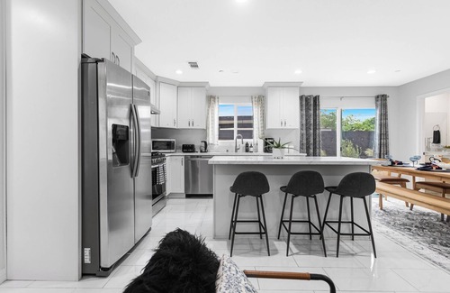 Midway City House | 5BR 4.5BA! SLEEPS 18! GAMES! LITTLE SAIGON! CLOSE TO DISNEY & OC BEACHES