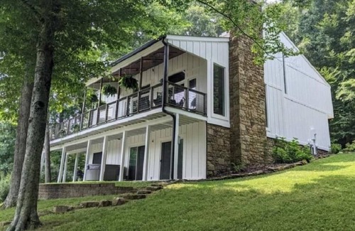 Gnaw Bone House | 5BR 4BA house on shared lake