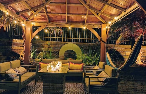 Lakewood House | 5BR 4BA - Waterfront, Hot-tub, Pool table, Kayaks, Fire tables. luxeatlouise.com