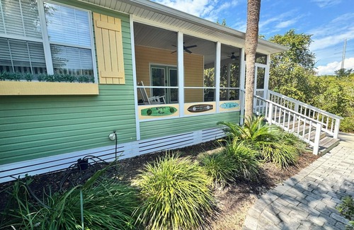 Crystal Beach Cottage | 5BR/4BR Oasis w/Pool, Bar, Firepit – Sleeps 14, multi-family, <5 Mins to Beach!