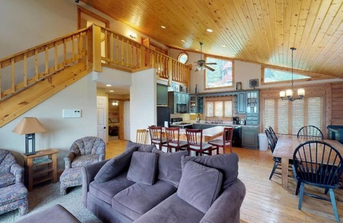 Snowshoe Ski Chalet | 5BR Chalet at Snowshoe w/Hot Tub and On-Call Van