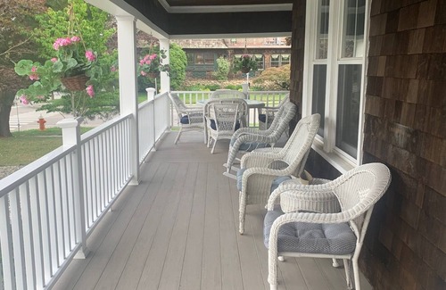 New London House | 5BR Charming Beach House with PRIVATE beaches in beautiful Neptune Park!