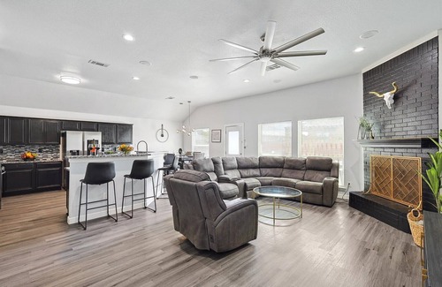 DeSoto Villa | 5BR Getaway in DeSoto with Pool, Hot Tub & Cinema