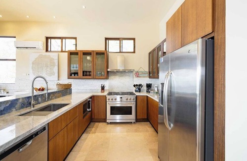 Coco House | 5BR Home Breathtaking View of Coco Bay