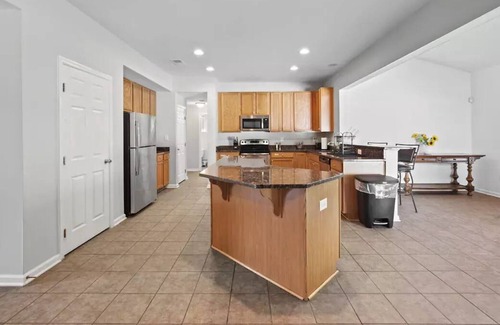 Central Newport News House | 5BR home near BuschGardens & CNU/Pool Table