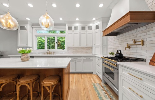 Macon House | 5BR Luxe Lakefront: Spa, Kayaks, Pickleball, Dock