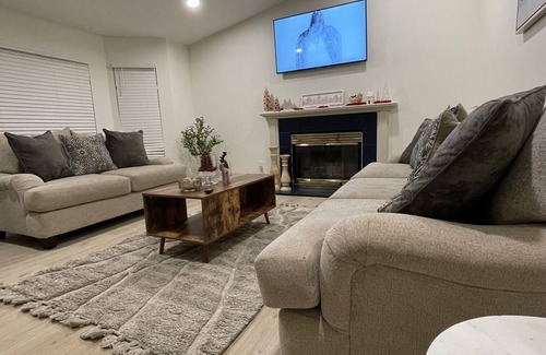 Vancouver House | 5BR Modern Home w/ Hot Tub PDX