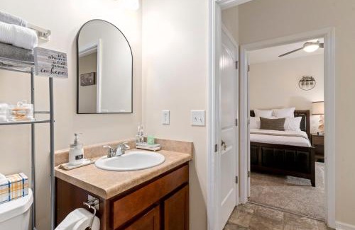 Riverdale House | 5BR Oasis with 3 Spa-Like Baths