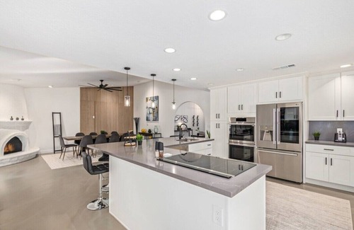 Chandler House | 5BR Resort-Style Oasis|2 Primary's|Cabana|GameRoom