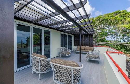 Jamanota Villa | 5BR @ Top of The Hill Views Surrounded by Nature
