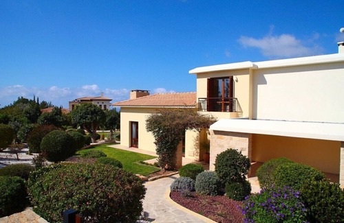 Aphrodite Hills Villa | 5BR Villa Private Pool Jacuzzi Sea Views BBQ