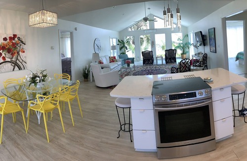 Cape Breezes House | 5G internet! Work from home here!Bay front, 3 bdrm, 2 bath, Dock for your boat