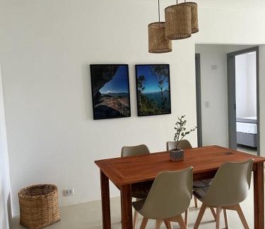 Barra da Lagoa Apartment | 5min da Orla do Itaguá, Wi-fi, Varandas e Rede