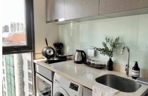 Sukhumvit Apartment | 5min to BTS Fully Equipped Kitchen with City View