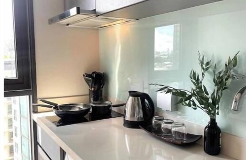 Sukhumvit Apartment | 5min to BTS Fully Equipped Kitchen with City View