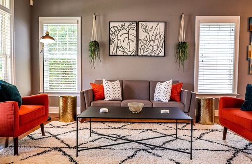 Umstead House | 5min to the airport! King Bed Suite in the heart of Brier Creek