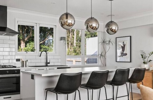 Gisborne House | 5min walk to CBD | Keyless Entry | Last minute bookings!