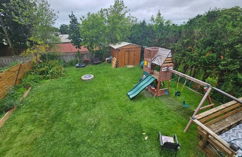 Perth South House | 5min walk to St. Marys Golf & Country Club. nFamily & Pet Friendly bungelow.