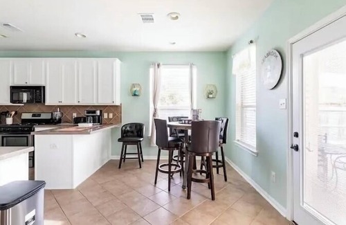 El Lago House | 5minutes direct to Kemah with the beaches and countless seafood restaurants