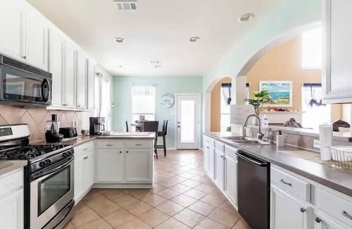El Lago House | 5minutes direct to Kemah with the beaches and countless seafood restaurants
