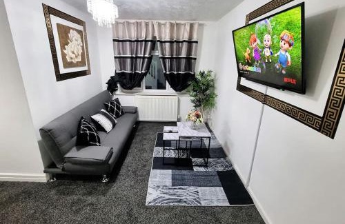 Morley House | *5SM* Setup for your most relaxed & amazing stay + Free Parking + Free Fast WiFi *