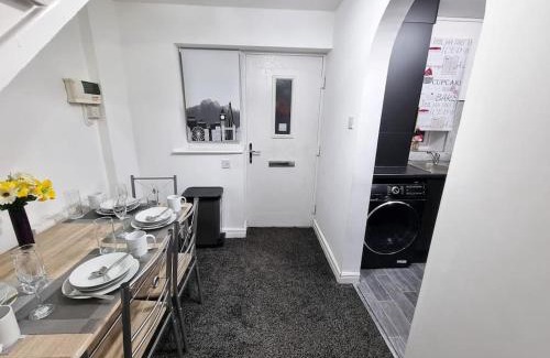 Morley House | *5SM* Setup for your most relaxed & amazing stay + Free Parking + Free Fast WiFi *