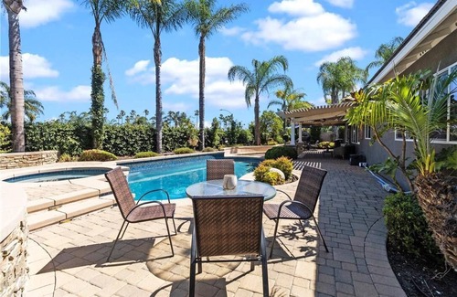 Corona House | 5star Home in Dos Lagos area-~Ideal to accommodate large groups, vacation home!