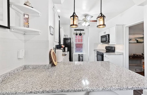 Bryn Mawr House | 5Star:King,Parking,AC,Deck,Train,Uni,Hospital