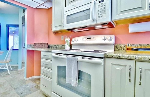 Sand Key Condo | 5th-floor beachfront condo with balcony, views, heated pool, sauna & hot tub