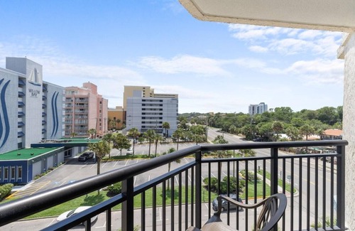 Myrtle Beach Hotel | 5th Flr Angle Oceanfront 1 Bedroom King Deluxe