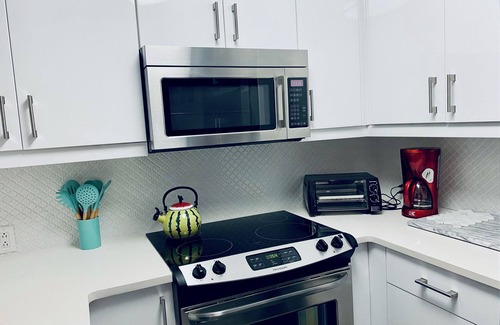 Ocean Beach House | 5th from the beach, dog friendly, sleeps 10, outdoor shower a/c utils included!