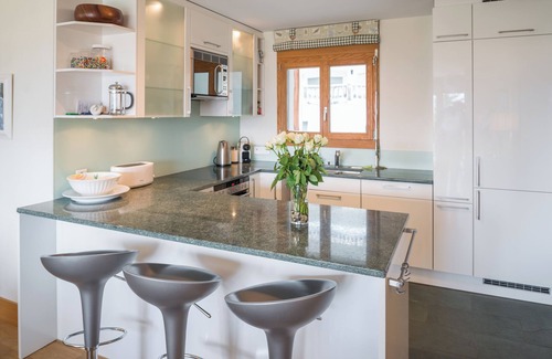 Flims Apartment | 6.5-room apartment located in luxurious apartment building above Flims Dorf.
