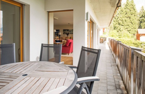 Flims Apartment | 6.5-room apartment located in luxurious apartment building above Flims Dorf.